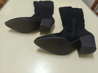 Botas altas de terciopelo negro