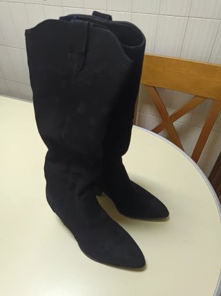 Botas altas de terciopelo negro