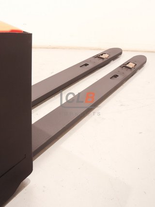 Ref. M-6576 Transpaleta Eléctrica Plataforma TOYOTA LPE 200