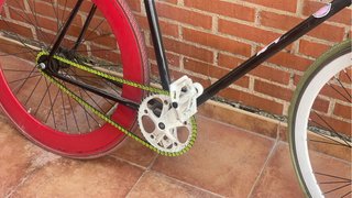 Bici Fixie Negra con llantas alternativas