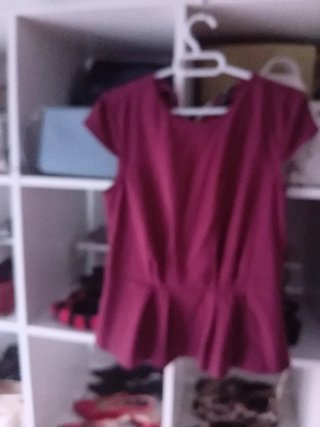 Blusa peplum burdeos