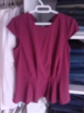 Blusa peplum burdeos