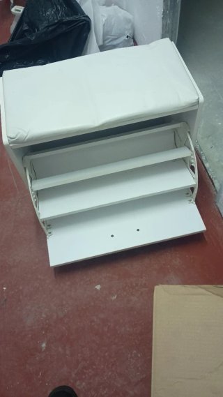 Zapatero con asiento