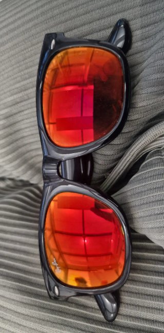 Gafas de Sol Ray-Ban Wayfarer Negras Rojas