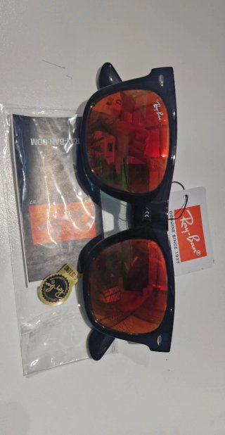 Gafas de Sol Ray-Ban Wayfarer Negras Rojas