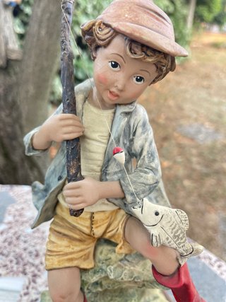 Figura decorativa niño pescador