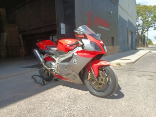 Aprilia rsv1000 r