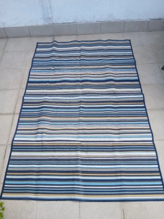 Alfombra exterior rayas beige y azul