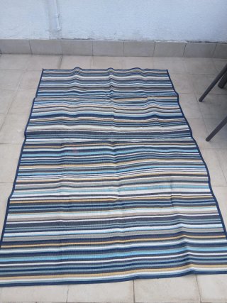 Alfombra exterior rayas beige y azul