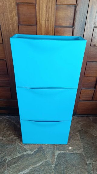 Zapatero azul de plástico