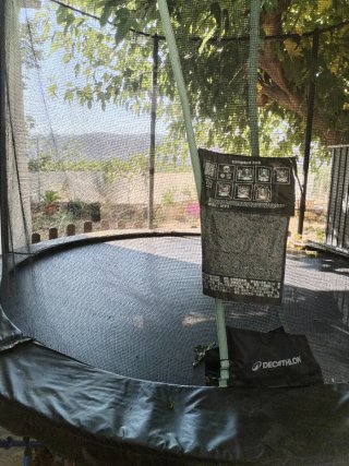 Cama elástica con red de seguridad