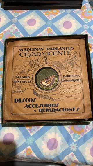 Tocadiscos antiguo + lote discos piedra