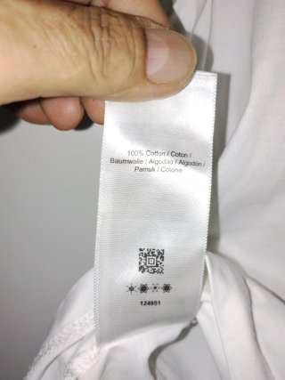 Camiseta Fred Perry  Blanca con Ribete Azul Marino