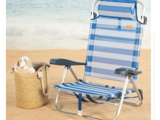 Silla de playa azul y blanca