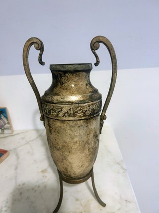 Vaso decorativo in metallo