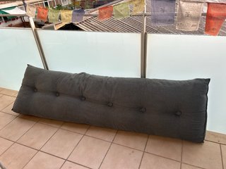 Almohada larga sofá gris