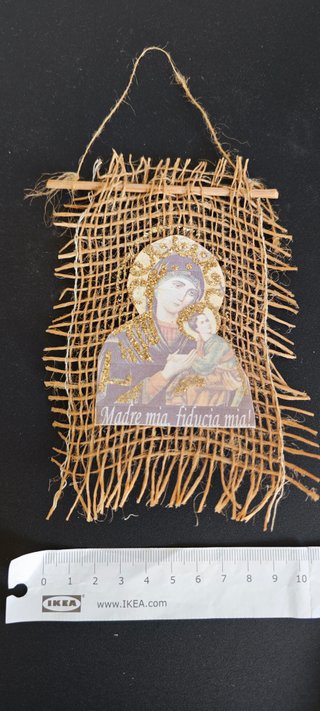 Quadro fatto a mano con spago e Madonna