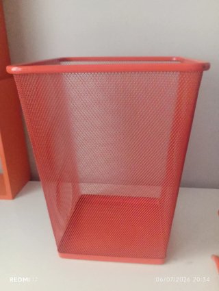 Papelera de oficina naranja