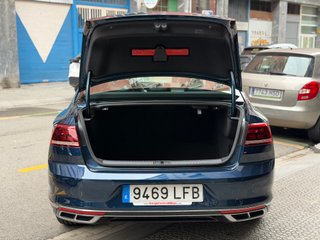 Volkswagen Passat 2.0 TDI R-Line año 2020
