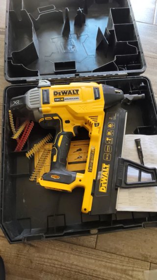 Clavadora Dewalt XR Brushless 18V
