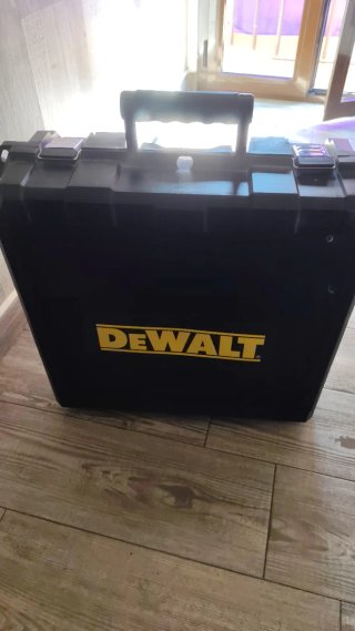Clavadora Dewalt XR Brushless 18V
