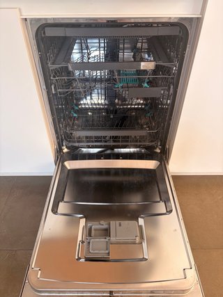 Cocina modular blanca y madera