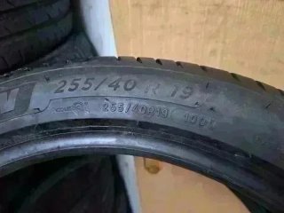 255 40 R19 100Y Michelin - 1 neumático +75%