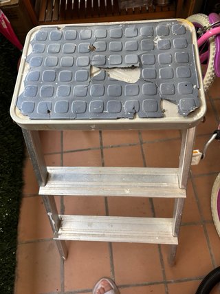 Escalera plegable de aluminio