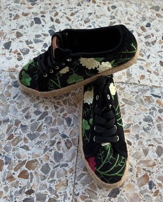 Zapatillas bordadas flores talla 40