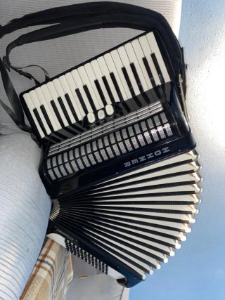 Acordeón Hohner Concerto II N 72 bajos
