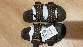 Sandalias Zara tachuelas verde y dorado