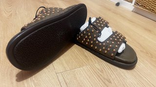 Sandalias Zara tachuelas verde y dorado