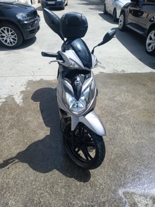 Moto SYM Symphony SR 125 Gris en perfecto estado.