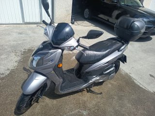 Moto SYM Symphony SR 125 Gris en perfecto estado.
