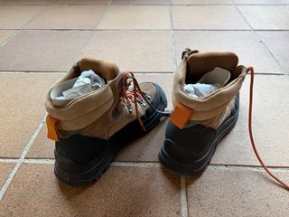 Botas de montaña Zara marrones y negras