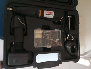 Mini taladro 9.6V CMD96DC con 102 accesorios