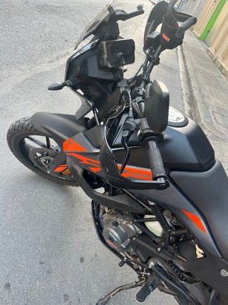 KTM 390 Adventure Negra y Naranja