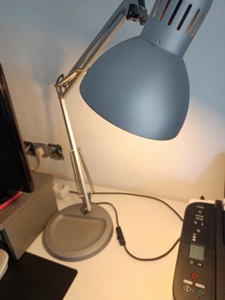 Lámpara de escritorio plateada