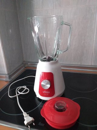 Licuadora Ufesa Roja Jarra Cristal.