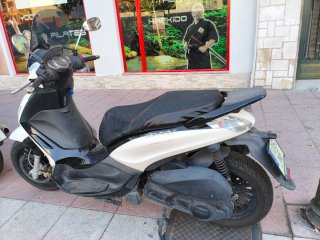 Piaggio Beverly 300 Maxi Scooter