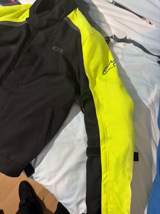 Chaqueta Moto Impermeable Negra y Flúor Alpinestar