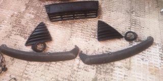 Rejilla inferior y marcos triangulares Ford