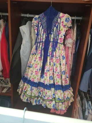 Vestido floral azul y rosa