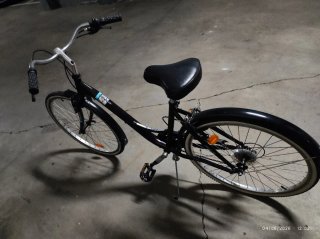 Bicicleta de paseo negra