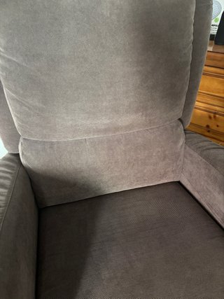 Sillón marrón reclinable sin usar, como nuevo