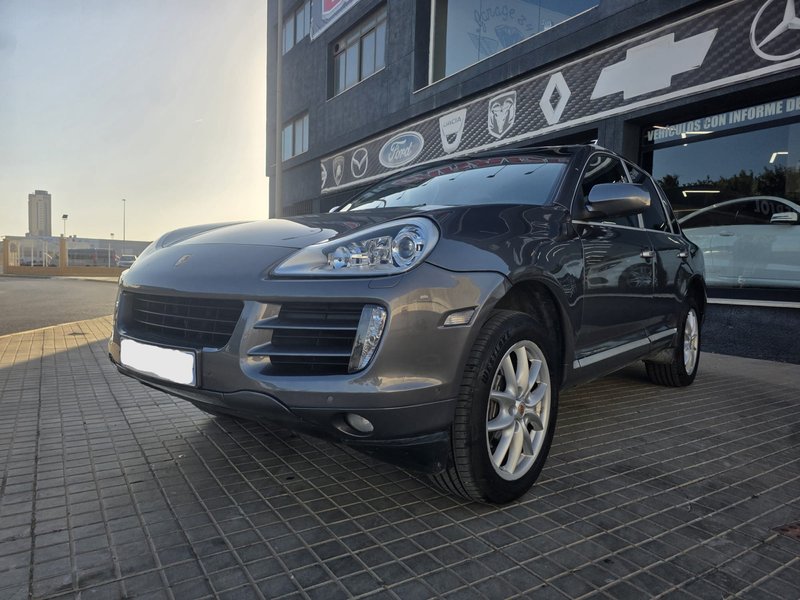 Porsche Cayenne 2010 - foto 1