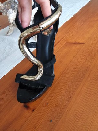 EXE Zapatos de Tacón Negros y Dorados