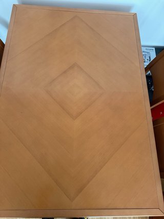 Mesa de comedor de madera con sillas