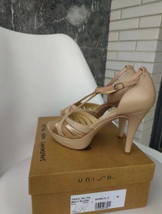 Sandalias Unisa Tacón Nude y Dorado Talla 38