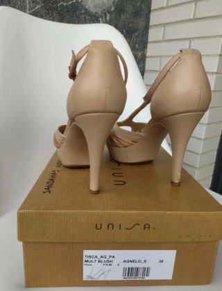 Sandalias Unisa Tacón Nude y Dorado Talla 38